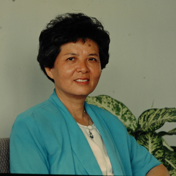 鮑霦 女士